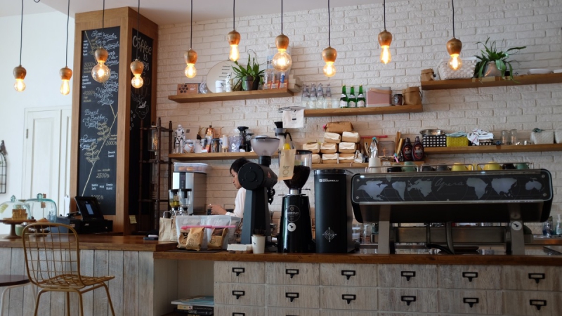 vitrine-LA CADIERE D AZUR-min_coffee_shop_light_cafe_coffee_shop-32620