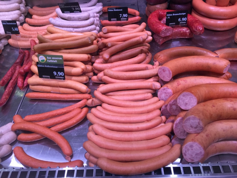 vitrine-LA CADIERE D AZUR-min_sausages_meat_butchery-1069321